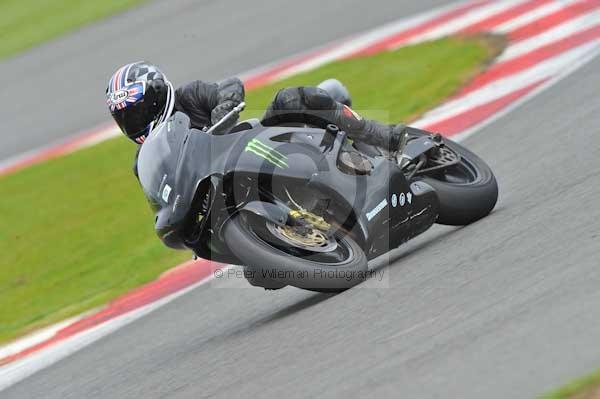 Motorcycle action photographs;Silverstone circuit;Silverstone photographs;Trackday digital images;event digital images;eventdigitalimages;no limits trackday;peter wileman photography;rockingham towcester northamptonshire;trackday;trackday photos