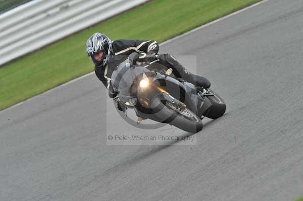 Motorcycle action photographs;Silverstone circuit;Silverstone photographs;Trackday digital images;event digital images;eventdigitalimages;no limits trackday;peter wileman photography;rockingham towcester northamptonshire;trackday;trackday photos