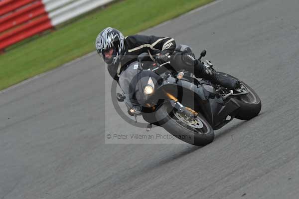 Motorcycle action photographs;Silverstone circuit;Silverstone photographs;Trackday digital images;event digital images;eventdigitalimages;no limits trackday;peter wileman photography;rockingham towcester northamptonshire;trackday;trackday photos