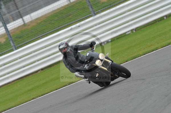 Motorcycle action photographs;Silverstone circuit;Silverstone photographs;Trackday digital images;event digital images;eventdigitalimages;no limits trackday;peter wileman photography;rockingham towcester northamptonshire;trackday;trackday photos