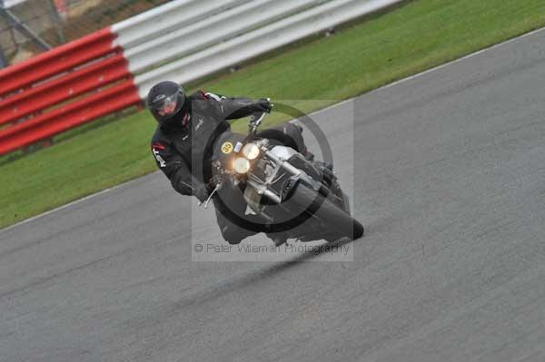 Motorcycle action photographs;Silverstone circuit;Silverstone photographs;Trackday digital images;event digital images;eventdigitalimages;no limits trackday;peter wileman photography;rockingham towcester northamptonshire;trackday;trackday photos