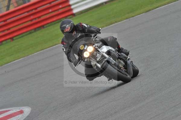 Motorcycle action photographs;Silverstone circuit;Silverstone photographs;Trackday digital images;event digital images;eventdigitalimages;no limits trackday;peter wileman photography;rockingham towcester northamptonshire;trackday;trackday photos