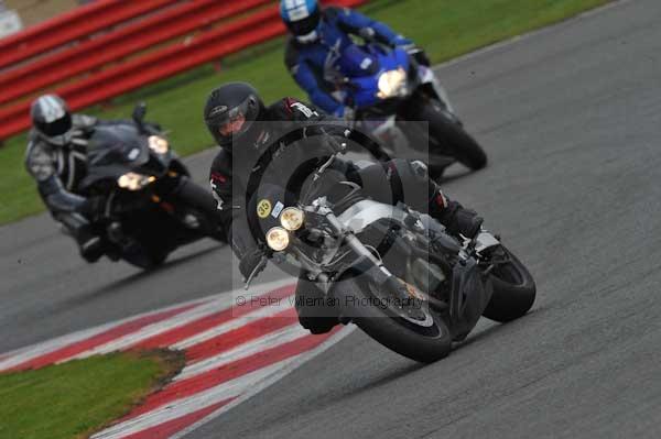 Motorcycle action photographs;Silverstone circuit;Silverstone photographs;Trackday digital images;event digital images;eventdigitalimages;no limits trackday;peter wileman photography;rockingham towcester northamptonshire;trackday;trackday photos