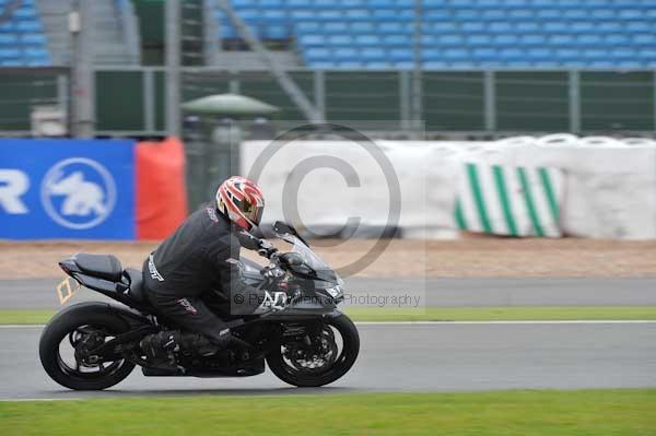 Motorcycle action photographs;Silverstone circuit;Silverstone photographs;Trackday digital images;event digital images;eventdigitalimages;no limits trackday;peter wileman photography;rockingham towcester northamptonshire;trackday;trackday photos