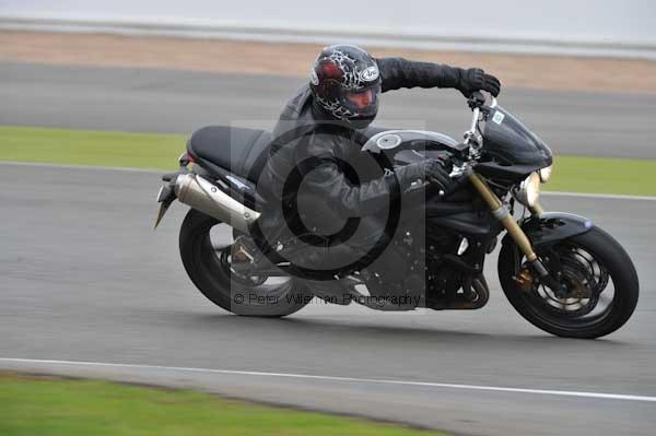 Motorcycle action photographs;Silverstone circuit;Silverstone photographs;Trackday digital images;event digital images;eventdigitalimages;no limits trackday;peter wileman photography;rockingham towcester northamptonshire;trackday;trackday photos