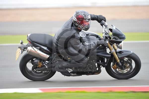 Motorcycle action photographs;Silverstone circuit;Silverstone photographs;Trackday digital images;event digital images;eventdigitalimages;no limits trackday;peter wileman photography;rockingham towcester northamptonshire;trackday;trackday photos