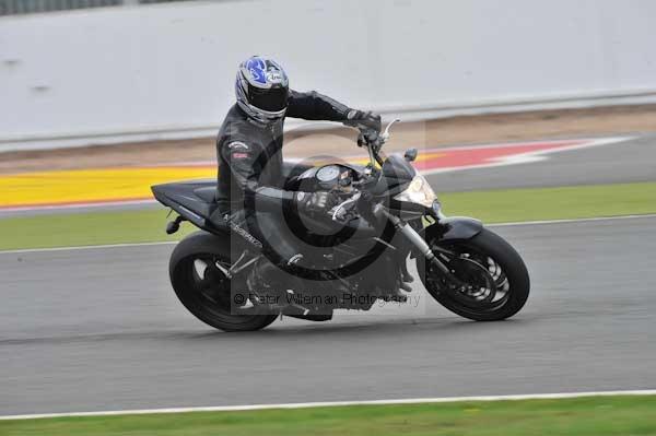 Motorcycle action photographs;Silverstone circuit;Silverstone photographs;Trackday digital images;event digital images;eventdigitalimages;no limits trackday;peter wileman photography;rockingham towcester northamptonshire;trackday;trackday photos