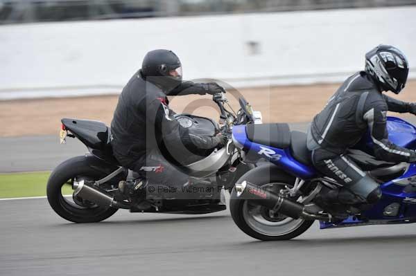 Motorcycle action photographs;Silverstone circuit;Silverstone photographs;Trackday digital images;event digital images;eventdigitalimages;no limits trackday;peter wileman photography;rockingham towcester northamptonshire;trackday;trackday photos