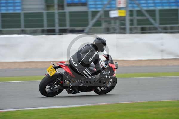 Motorcycle action photographs;Silverstone circuit;Silverstone photographs;Trackday digital images;event digital images;eventdigitalimages;no limits trackday;peter wileman photography;rockingham towcester northamptonshire;trackday;trackday photos