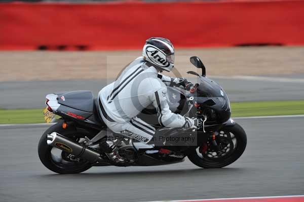 Motorcycle action photographs;Silverstone circuit;Silverstone photographs;Trackday digital images;event digital images;eventdigitalimages;no limits trackday;peter wileman photography;rockingham towcester northamptonshire;trackday;trackday photos