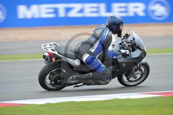 Motorcycle action photographs;Silverstone circuit;Silverstone photographs;Trackday digital images;event digital images;eventdigitalimages;no limits trackday;peter wileman photography;rockingham towcester northamptonshire;trackday;trackday photos