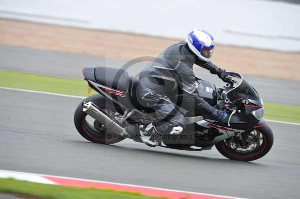 Motorcycle action photographs;Silverstone circuit;Silverstone photographs;Trackday digital images;event digital images;eventdigitalimages;no limits trackday;peter wileman photography;rockingham towcester northamptonshire;trackday;trackday photos