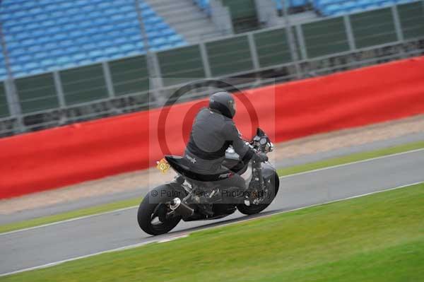 Motorcycle action photographs;Silverstone circuit;Silverstone photographs;Trackday digital images;event digital images;eventdigitalimages;no limits trackday;peter wileman photography;rockingham towcester northamptonshire;trackday;trackday photos