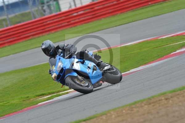 Motorcycle action photographs;Silverstone circuit;Silverstone photographs;Trackday digital images;event digital images;eventdigitalimages;no limits trackday;peter wileman photography;rockingham towcester northamptonshire;trackday;trackday photos