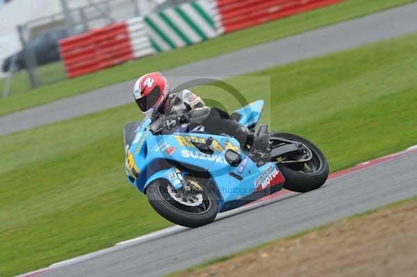 Motorcycle action photographs;Silverstone circuit;Silverstone photographs;Trackday digital images;event digital images;eventdigitalimages;no limits trackday;peter wileman photography;rockingham towcester northamptonshire;trackday;trackday photos