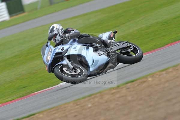 Motorcycle action photographs;Silverstone circuit;Silverstone photographs;Trackday digital images;event digital images;eventdigitalimages;no limits trackday;peter wileman photography;rockingham towcester northamptonshire;trackday;trackday photos