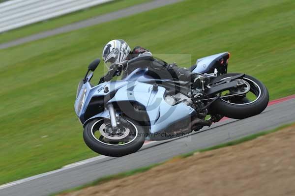 Motorcycle action photographs;Silverstone circuit;Silverstone photographs;Trackday digital images;event digital images;eventdigitalimages;no limits trackday;peter wileman photography;rockingham towcester northamptonshire;trackday;trackday photos