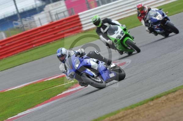 Motorcycle action photographs;Silverstone circuit;Silverstone photographs;Trackday digital images;event digital images;eventdigitalimages;no limits trackday;peter wileman photography;rockingham towcester northamptonshire;trackday;trackday photos