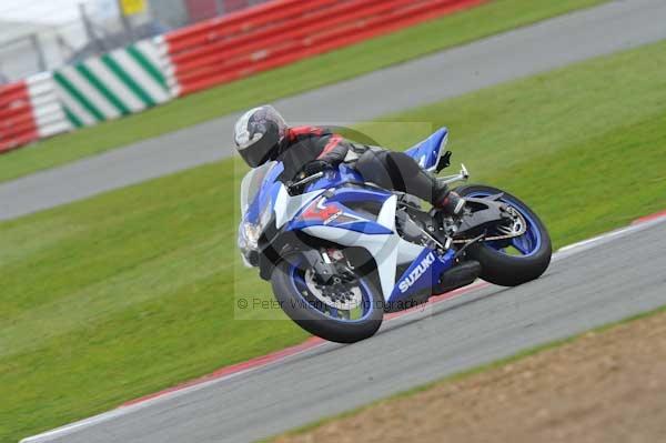 Motorcycle action photographs;Silverstone circuit;Silverstone photographs;Trackday digital images;event digital images;eventdigitalimages;no limits trackday;peter wileman photography;rockingham towcester northamptonshire;trackday;trackday photos