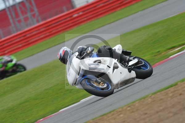 Motorcycle action photographs;Silverstone circuit;Silverstone photographs;Trackday digital images;event digital images;eventdigitalimages;no limits trackday;peter wileman photography;rockingham towcester northamptonshire;trackday;trackday photos