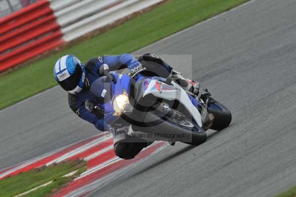 Motorcycle action photographs;Silverstone circuit;Silverstone photographs;Trackday digital images;event digital images;eventdigitalimages;no limits trackday;peter wileman photography;rockingham towcester northamptonshire;trackday;trackday photos