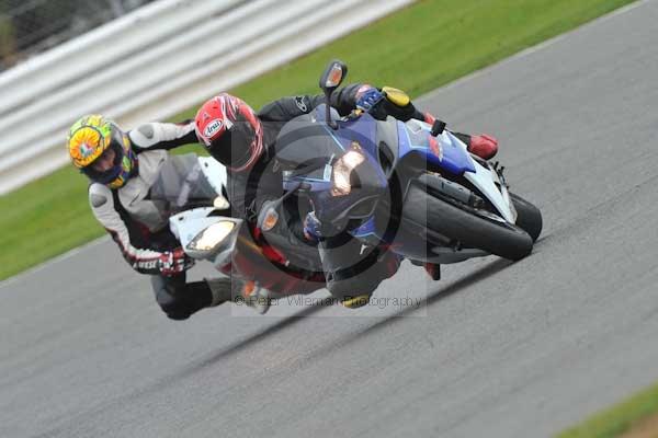 Motorcycle action photographs;Silverstone circuit;Silverstone photographs;Trackday digital images;event digital images;eventdigitalimages;no limits trackday;peter wileman photography;rockingham towcester northamptonshire;trackday;trackday photos