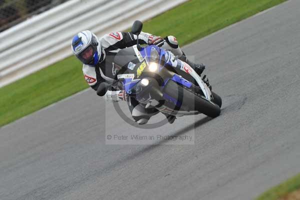 Motorcycle action photographs;Silverstone circuit;Silverstone photographs;Trackday digital images;event digital images;eventdigitalimages;no limits trackday;peter wileman photography;rockingham towcester northamptonshire;trackday;trackday photos