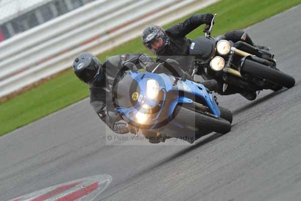 Motorcycle action photographs;Silverstone circuit;Silverstone photographs;Trackday digital images;event digital images;eventdigitalimages;no limits trackday;peter wileman photography;rockingham towcester northamptonshire;trackday;trackday photos