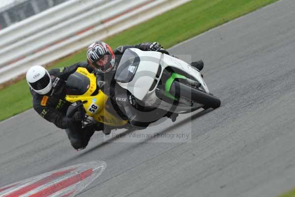 Motorcycle action photographs;Silverstone circuit;Silverstone photographs;Trackday digital images;event digital images;eventdigitalimages;no limits trackday;peter wileman photography;rockingham towcester northamptonshire;trackday;trackday photos