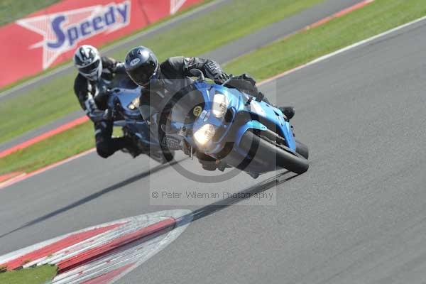 Motorcycle action photographs;Silverstone circuit;Silverstone photographs;Trackday digital images;event digital images;eventdigitalimages;no limits trackday;peter wileman photography;rockingham towcester northamptonshire;trackday;trackday photos