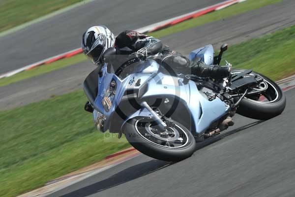 Motorcycle action photographs;Silverstone circuit;Silverstone photographs;Trackday digital images;event digital images;eventdigitalimages;no limits trackday;peter wileman photography;rockingham towcester northamptonshire;trackday;trackday photos