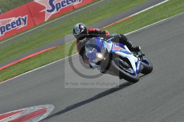 Motorcycle action photographs;Silverstone circuit;Silverstone photographs;Trackday digital images;event digital images;eventdigitalimages;no limits trackday;peter wileman photography;rockingham towcester northamptonshire;trackday;trackday photos