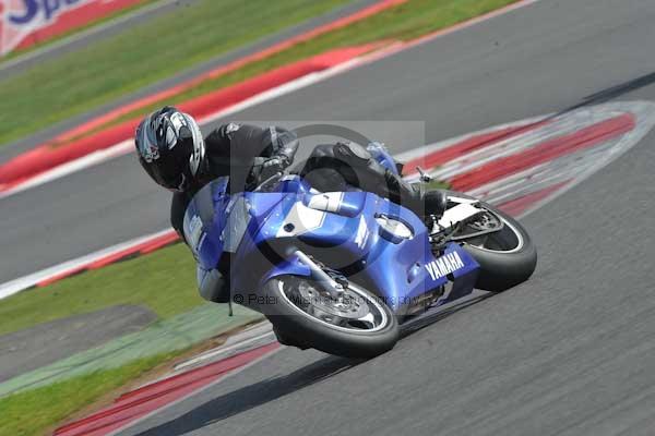 Motorcycle action photographs;Silverstone circuit;Silverstone photographs;Trackday digital images;event digital images;eventdigitalimages;no limits trackday;peter wileman photography;rockingham towcester northamptonshire;trackday;trackday photos