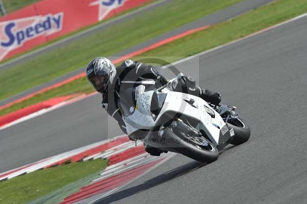 Motorcycle action photographs;Silverstone circuit;Silverstone photographs;Trackday digital images;event digital images;eventdigitalimages;no limits trackday;peter wileman photography;rockingham towcester northamptonshire;trackday;trackday photos