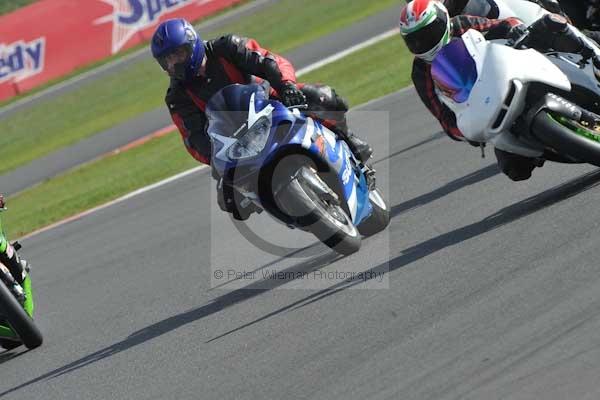 Motorcycle action photographs;Silverstone circuit;Silverstone photographs;Trackday digital images;event digital images;eventdigitalimages;no limits trackday;peter wileman photography;rockingham towcester northamptonshire;trackday;trackday photos