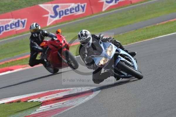 Motorcycle action photographs;Silverstone circuit;Silverstone photographs;Trackday digital images;event digital images;eventdigitalimages;no limits trackday;peter wileman photography;rockingham towcester northamptonshire;trackday;trackday photos