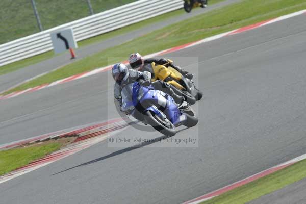 Motorcycle action photographs;Silverstone circuit;Silverstone photographs;Trackday digital images;event digital images;eventdigitalimages;no limits trackday;peter wileman photography;rockingham towcester northamptonshire;trackday;trackday photos