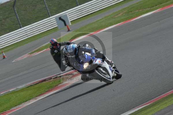 Motorcycle action photographs;Silverstone circuit;Silverstone photographs;Trackday digital images;event digital images;eventdigitalimages;no limits trackday;peter wileman photography;rockingham towcester northamptonshire;trackday;trackday photos