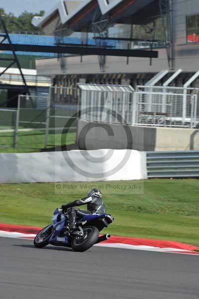 Motorcycle action photographs;Silverstone circuit;Silverstone photographs;Trackday digital images;event digital images;eventdigitalimages;no limits trackday;peter wileman photography;rockingham towcester northamptonshire;trackday;trackday photos