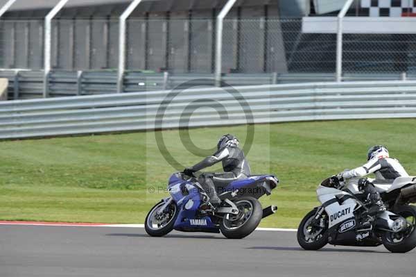 Motorcycle action photographs;Silverstone circuit;Silverstone photographs;Trackday digital images;event digital images;eventdigitalimages;no limits trackday;peter wileman photography;rockingham towcester northamptonshire;trackday;trackday photos