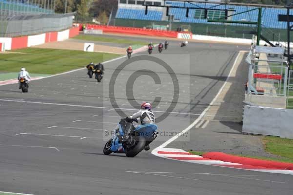 Motorcycle action photographs;Silverstone circuit;Silverstone photographs;Trackday digital images;event digital images;eventdigitalimages;no limits trackday;peter wileman photography;rockingham towcester northamptonshire;trackday;trackday photos