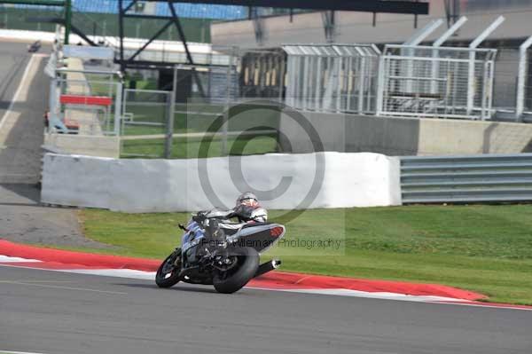 Motorcycle action photographs;Silverstone circuit;Silverstone photographs;Trackday digital images;event digital images;eventdigitalimages;no limits trackday;peter wileman photography;rockingham towcester northamptonshire;trackday;trackday photos