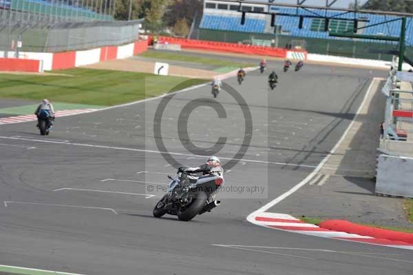 Motorcycle action photographs;Silverstone circuit;Silverstone photographs;Trackday digital images;event digital images;eventdigitalimages;no limits trackday;peter wileman photography;rockingham towcester northamptonshire;trackday;trackday photos