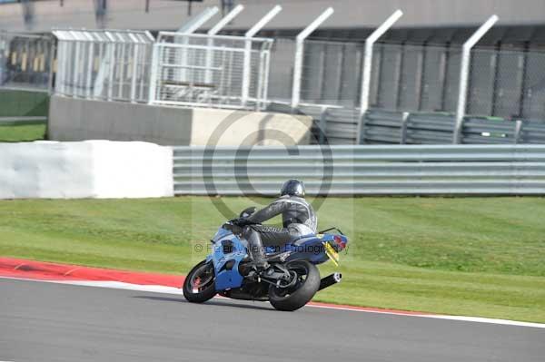 Motorcycle action photographs;Silverstone circuit;Silverstone photographs;Trackday digital images;event digital images;eventdigitalimages;no limits trackday;peter wileman photography;rockingham towcester northamptonshire;trackday;trackday photos