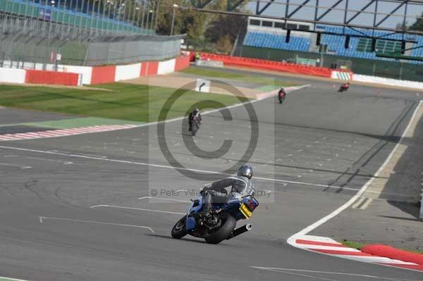 Motorcycle action photographs;Silverstone circuit;Silverstone photographs;Trackday digital images;event digital images;eventdigitalimages;no limits trackday;peter wileman photography;rockingham towcester northamptonshire;trackday;trackday photos