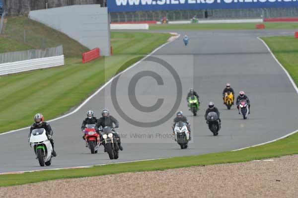 Motorcycle action photographs;Silverstone circuit;Silverstone photographs;Trackday digital images;event digital images;eventdigitalimages;no limits trackday;peter wileman photography;rockingham towcester northamptonshire;trackday;trackday photos