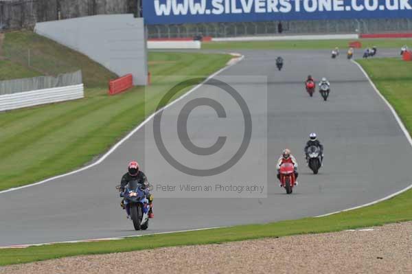 Motorcycle action photographs;Silverstone circuit;Silverstone photographs;Trackday digital images;event digital images;eventdigitalimages;no limits trackday;peter wileman photography;rockingham towcester northamptonshire;trackday;trackday photos