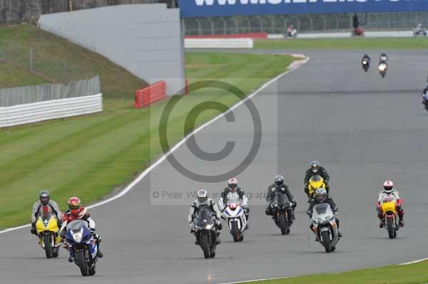 Motorcycle action photographs;Silverstone circuit;Silverstone photographs;Trackday digital images;event digital images;eventdigitalimages;no limits trackday;peter wileman photography;rockingham towcester northamptonshire;trackday;trackday photos