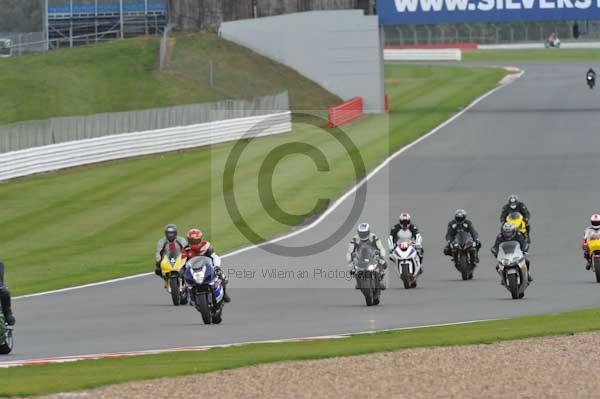 Motorcycle action photographs;Silverstone circuit;Silverstone photographs;Trackday digital images;event digital images;eventdigitalimages;no limits trackday;peter wileman photography;rockingham towcester northamptonshire;trackday;trackday photos