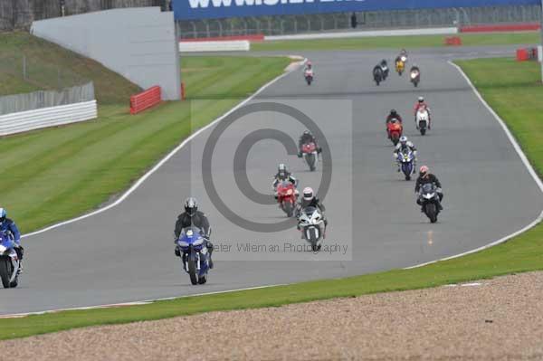 Motorcycle action photographs;Silverstone circuit;Silverstone photographs;Trackday digital images;event digital images;eventdigitalimages;no limits trackday;peter wileman photography;rockingham towcester northamptonshire;trackday;trackday photos